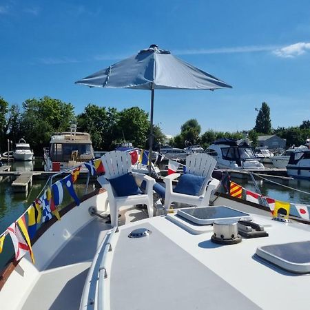 Traditional Boat Hotel Thorpe  ภายนอก รูปภาพ