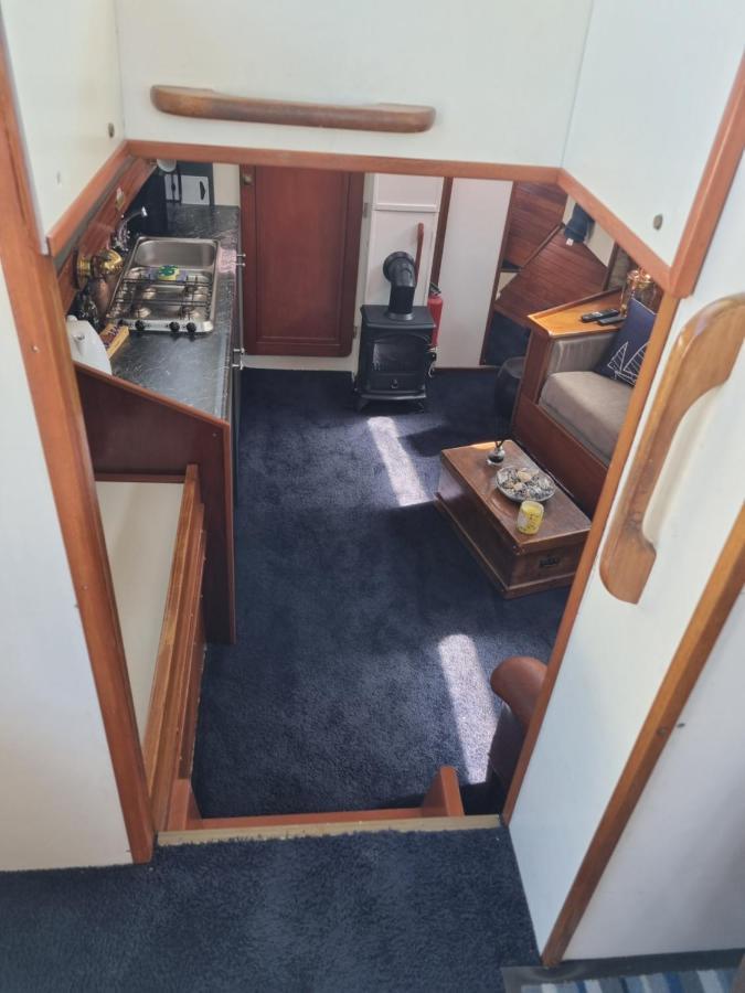 Traditional Boat Hotel Thorpe  ภายนอก รูปภาพ