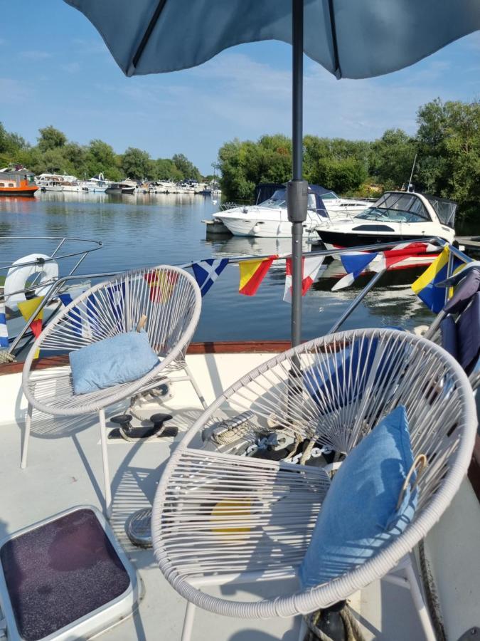 Traditional Boat Hotel Thorpe  ภายนอก รูปภาพ